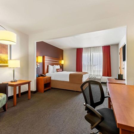 Wingate By Wyndham Calgary South Hotel Exterior foto