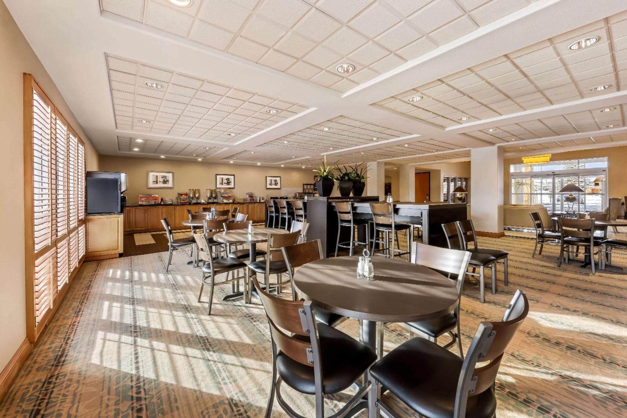 Wingate By Wyndham Calgary South Hotel Exterior foto