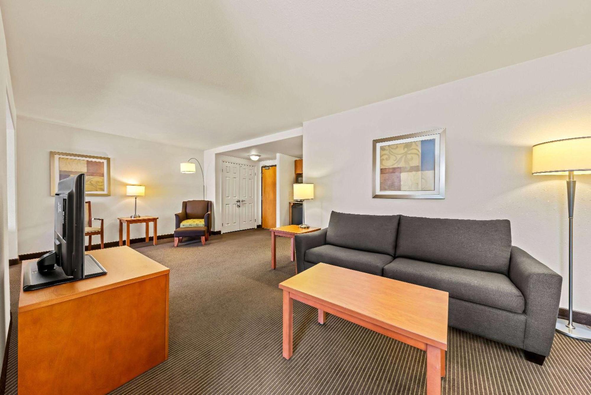 Wingate By Wyndham Calgary South Hotel Exterior foto