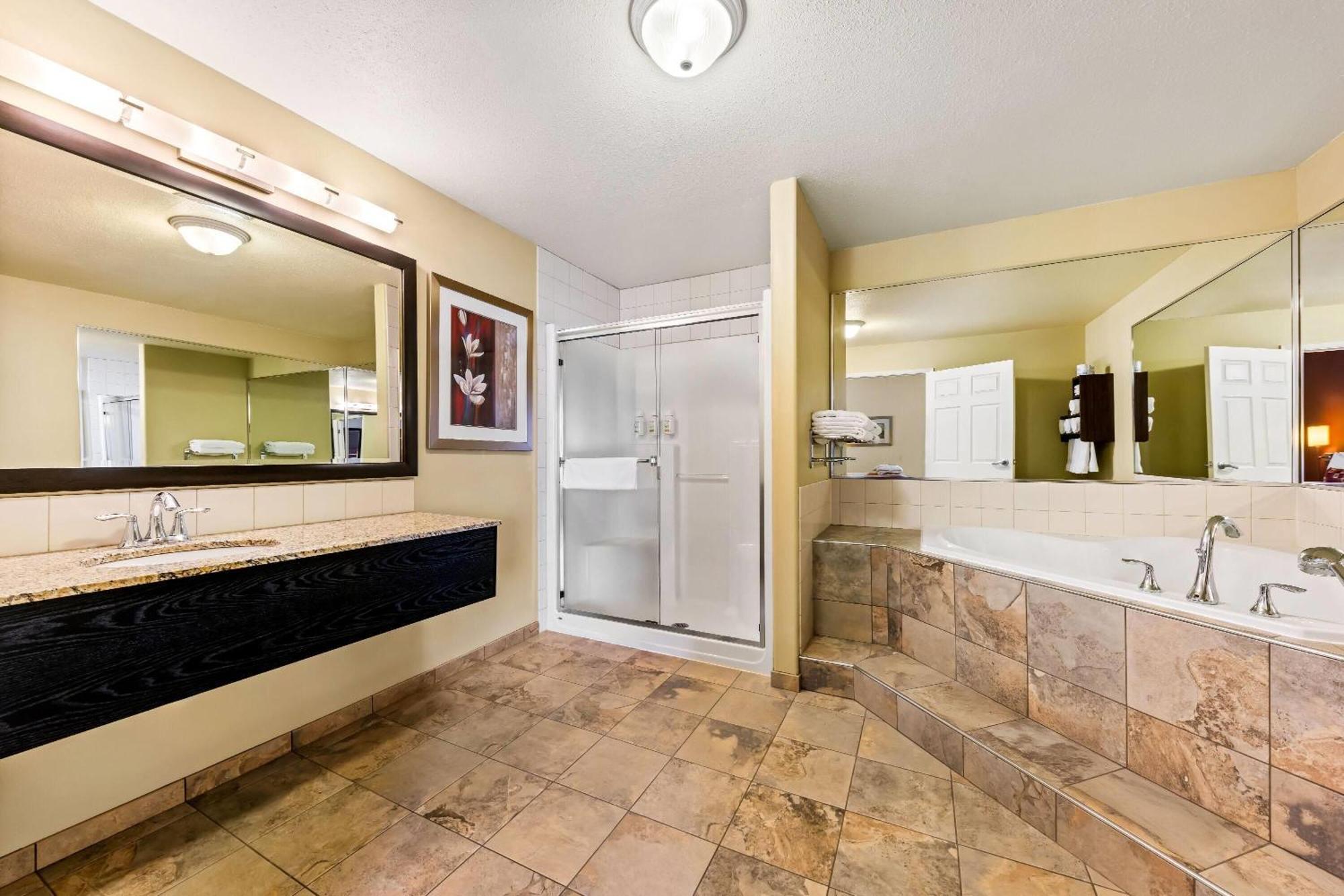 Wingate By Wyndham Calgary South Hotel Exterior foto